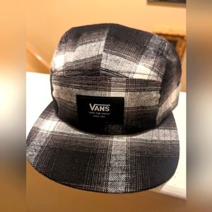 Flat brim black and white flannel OS vans hat, nwt